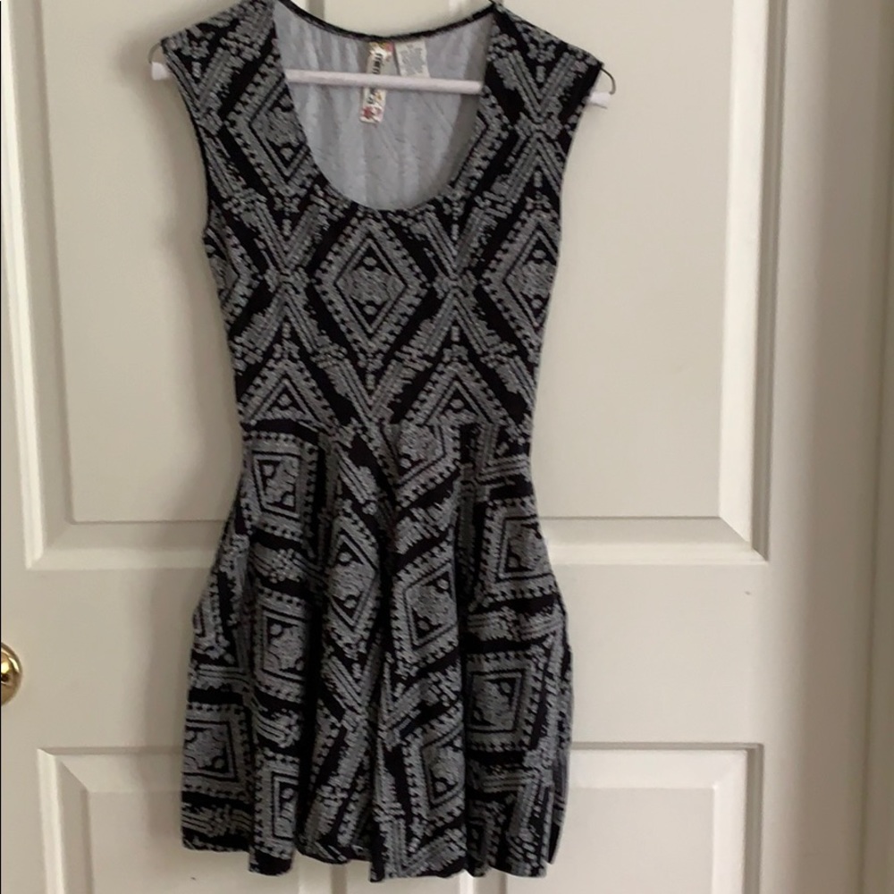 Mimi Chica - Cute Sleeveless Dress - Picture 2 of 5